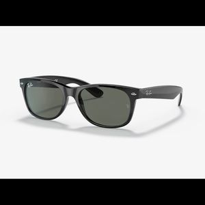 Brand New in Ray Ban New Wayfarer Classic Sunglasses RB2132
